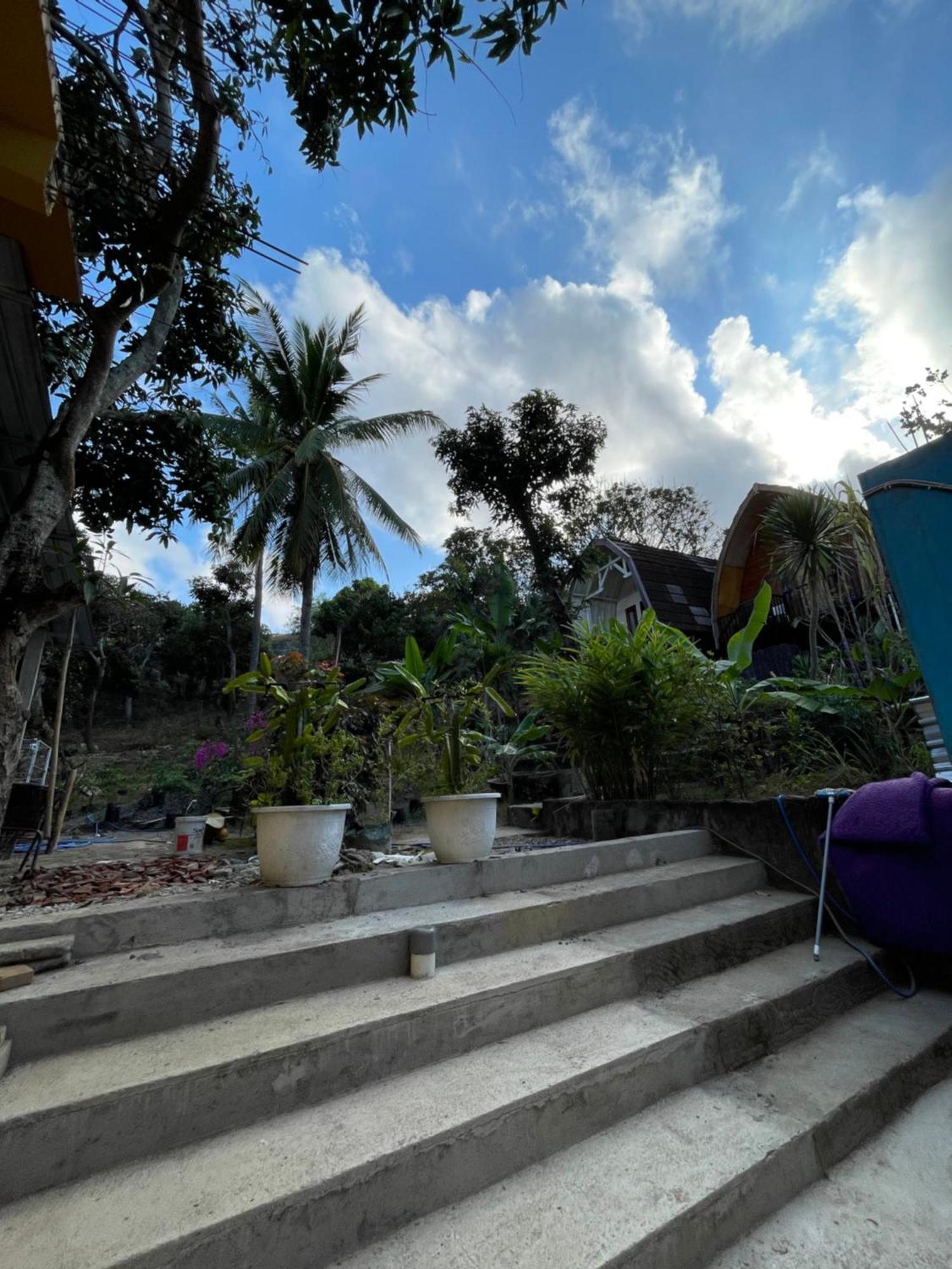 Tri Putri Homestay Kuta  エクステリア 写真