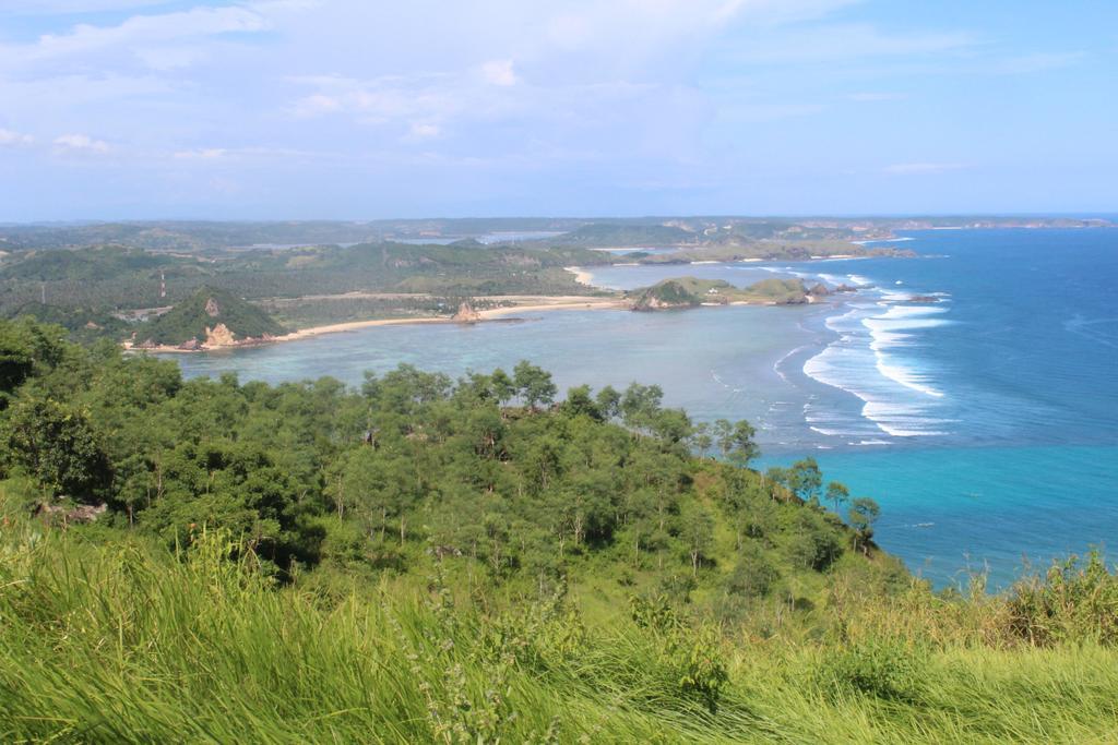 Tri Putri Homestay Kuta  エクステリア 写真