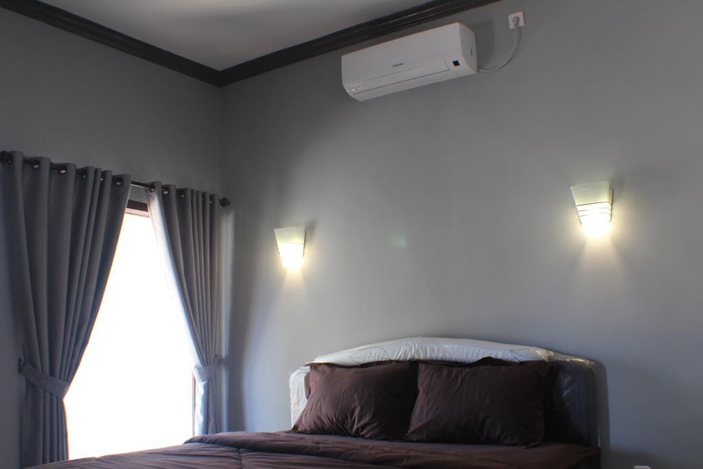 Tri Putri Homestay Kuta  エクステリア 写真