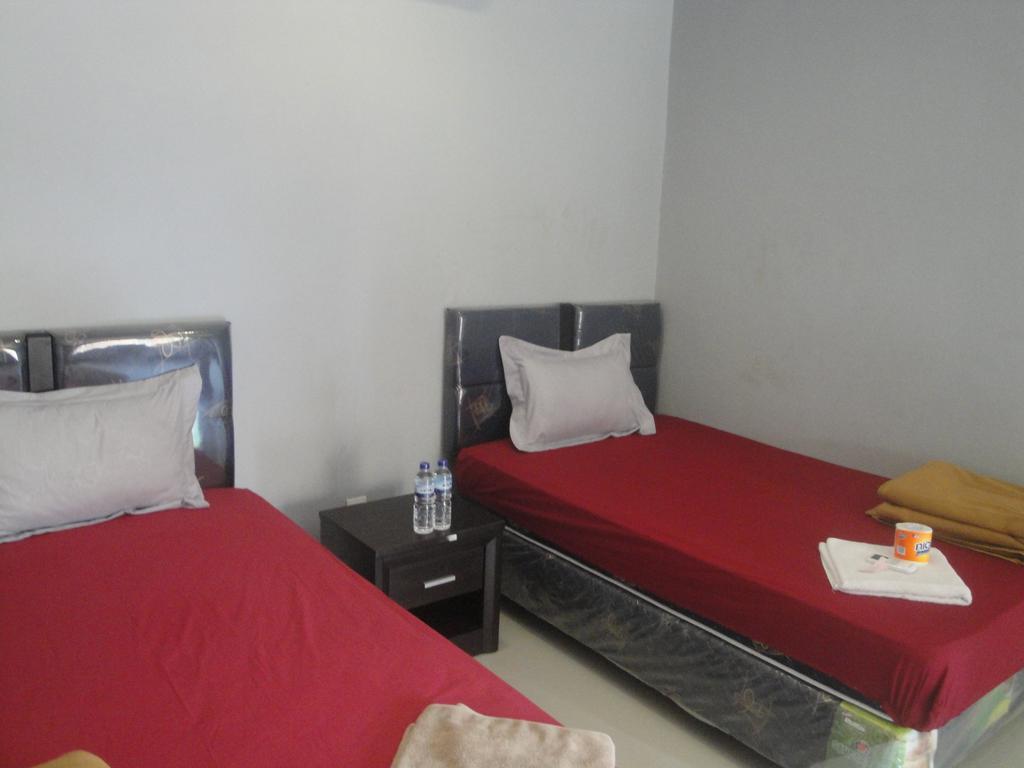 Tri Putri Homestay Kuta  エクステリア 写真