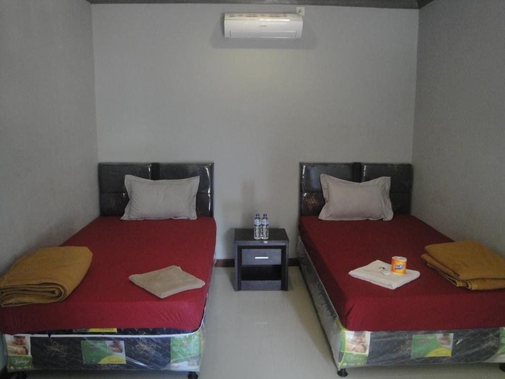Tri Putri Homestay Kuta  エクステリア 写真