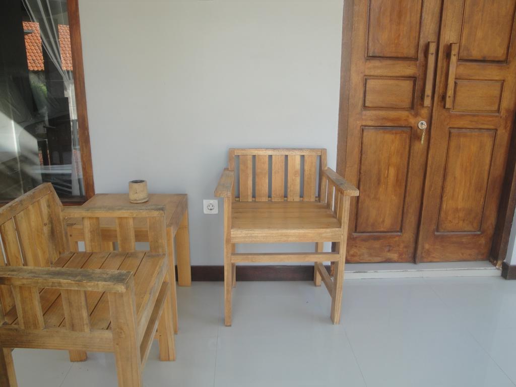 Tri Putri Homestay Kuta  エクステリア 写真