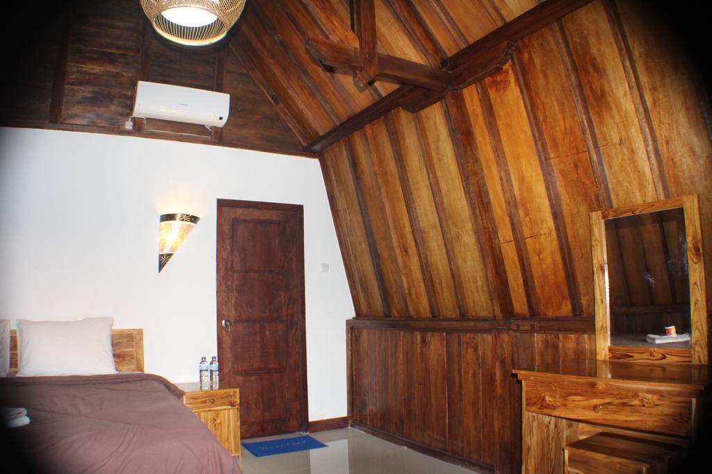 Tri Putri Homestay Kuta  エクステリア 写真
