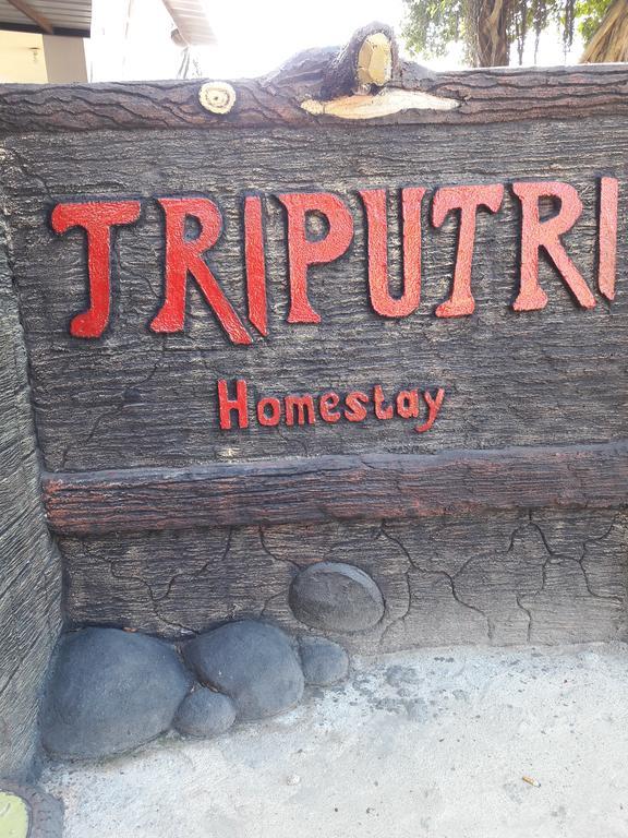 Tri Putri Homestay Kuta  エクステリア 写真