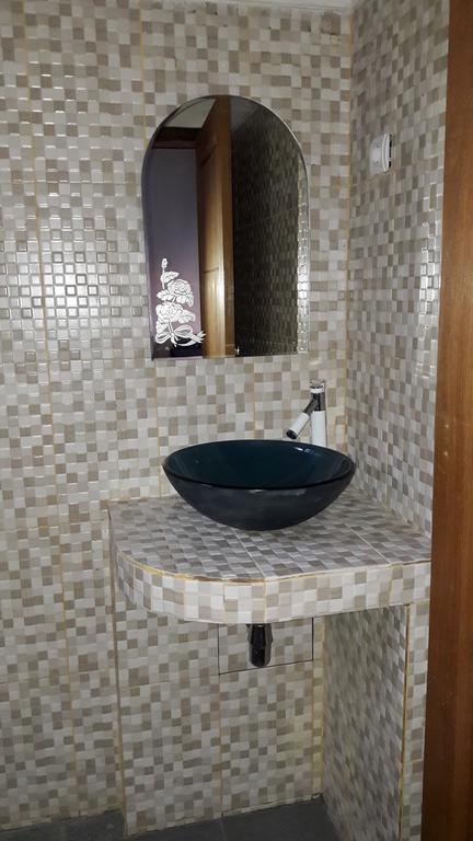Tri Putri Homestay Kuta  エクステリア 写真