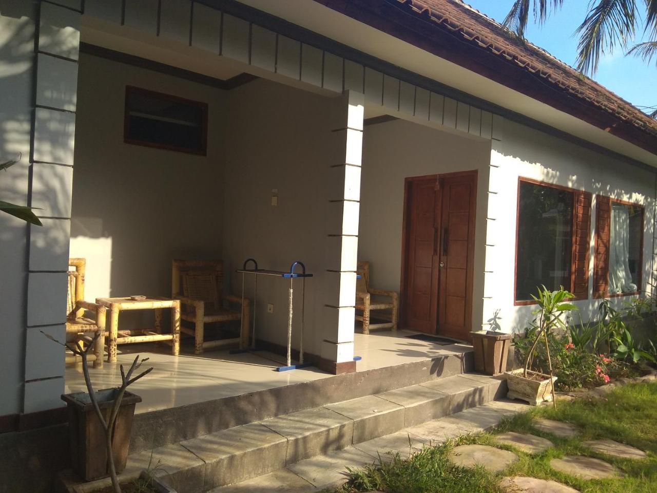 Tri Putri Homestay Kuta  エクステリア 写真