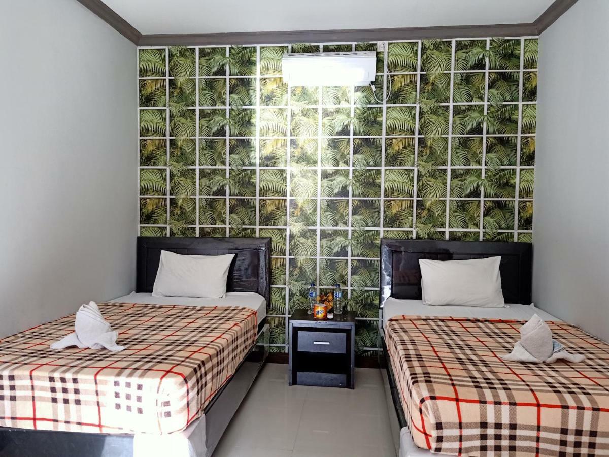 Tri Putri Homestay Kuta  エクステリア 写真