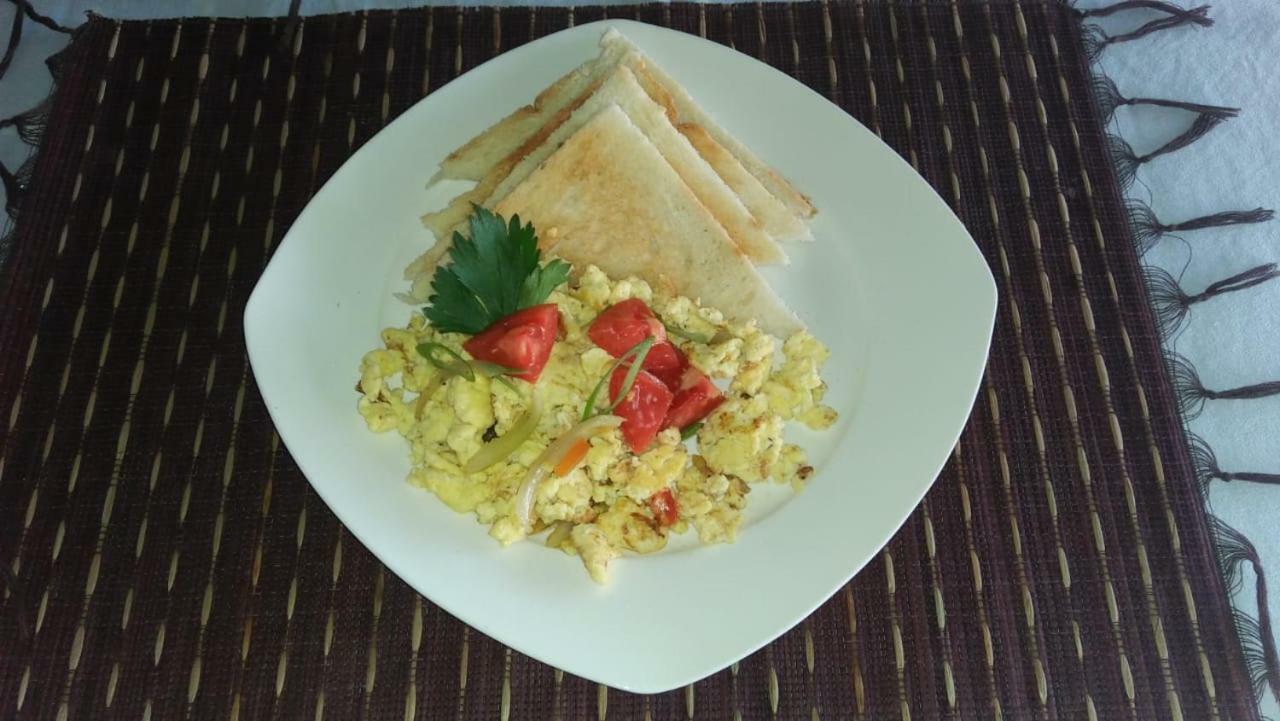 Tri Putri Homestay Kuta  エクステリア 写真